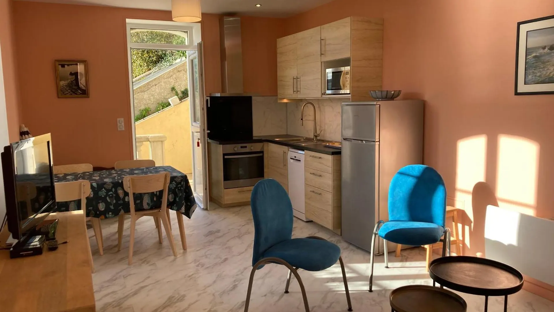 Appartement Au Port De Sauzon Avec Terrasse Et Tv - Fr-1-418-235 0*,